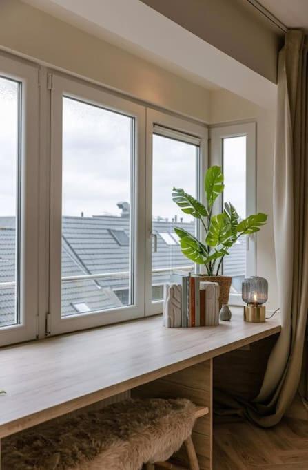 Juan - Stijlvol Appartement Met Uitzicht Op De Kaai Остенде Екстер'єр фото