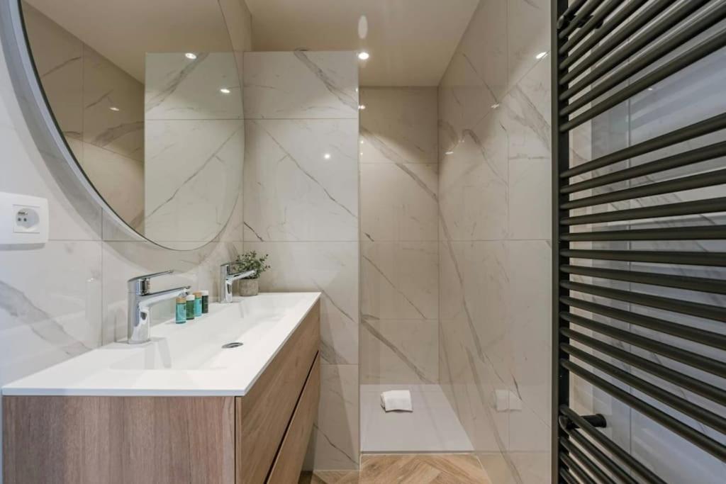 Juan - Stijlvol Appartement Met Uitzicht Op De Kaai Остенде Екстер'єр фото