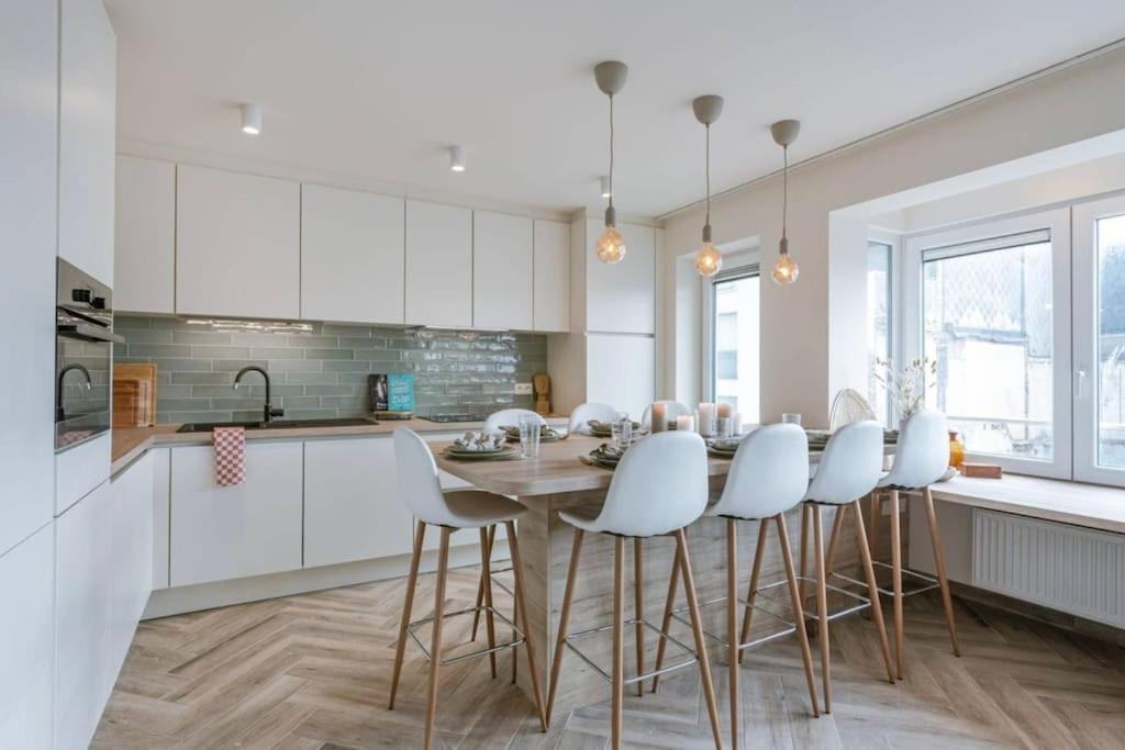 Juan - Stijlvol Appartement Met Uitzicht Op De Kaai Остенде Екстер'єр фото